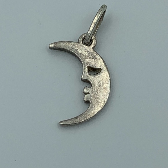 Crescent moon charm - Picture 2 of 3